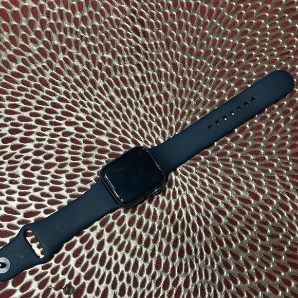 Like new Black Apple Watch SE 40mm - Picture 1 of 1